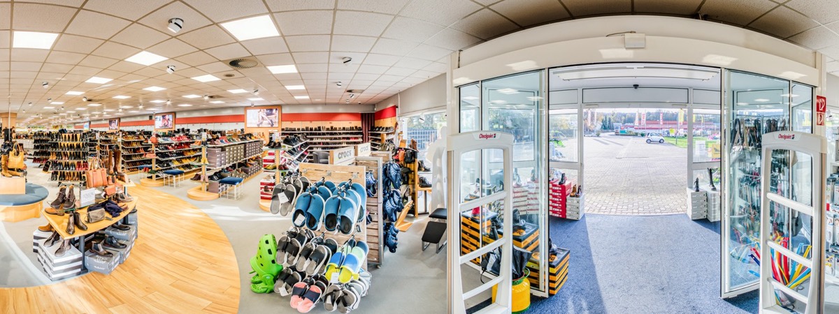 Blick in das Schuh-Centrum Leinetal vom Eingang aus